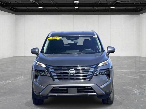 Used 2025 Nissan Rogue SL FWD image 2