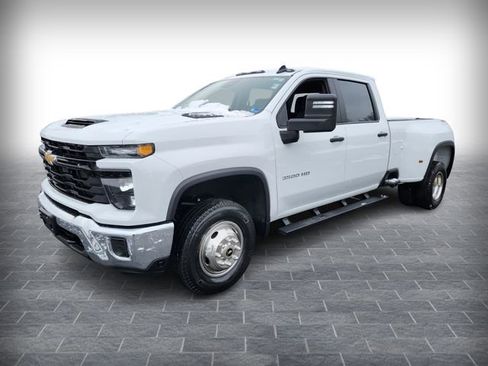 Used 2024 Chevrolet Silverado 3500 W/T image 3