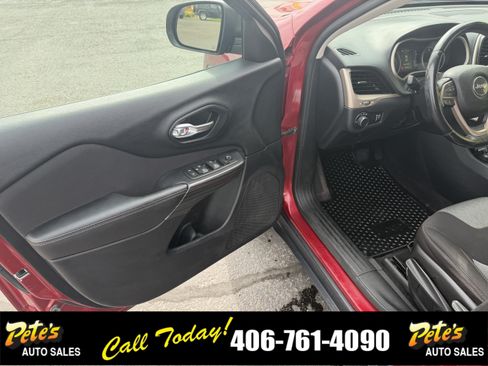 Used 2016 Jeep Cherokee Sport w/ Cold Weather Group AWD/4WD image 17