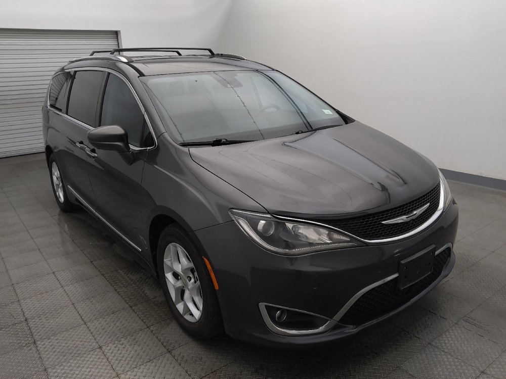 Used 2017 Chrysler Pacifica Touring-L Plus w/ Advanced Safetytec Group FWD image 13