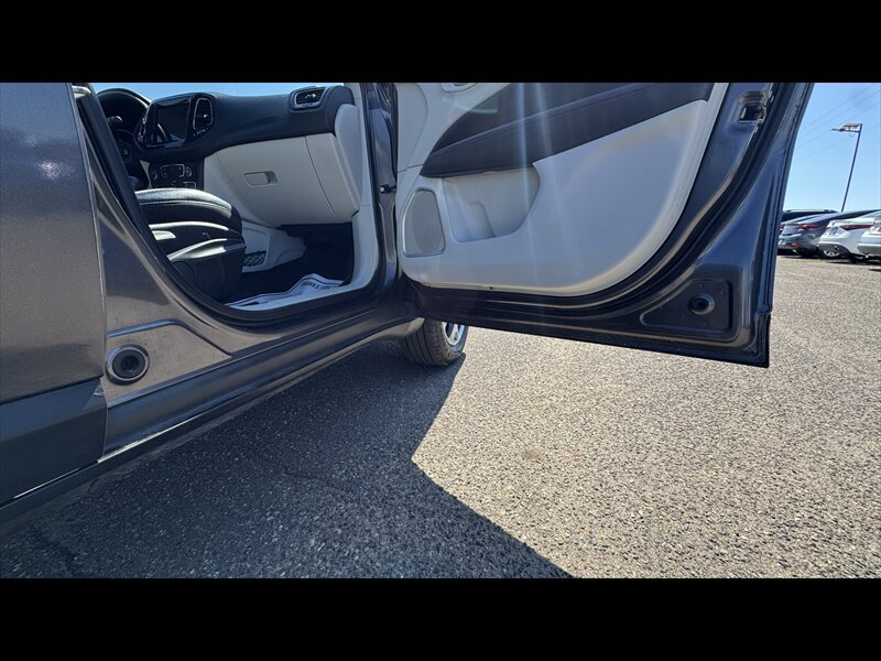 Used 2018 Jeep Compass Limited w/ Navigation Group AWD/4WD image 11