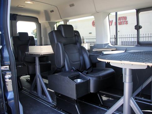 Used 2019 Ford Transit 350 XLT image 11