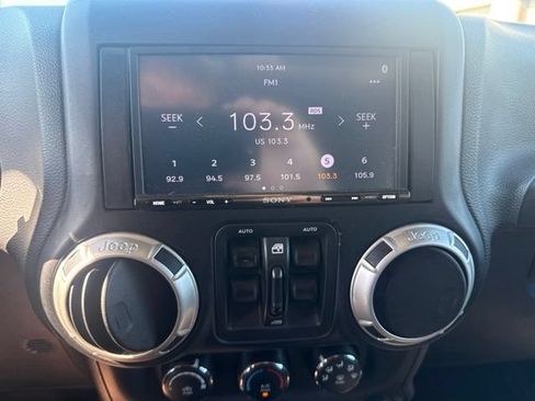 Used 2017 Jeep Wrangler Unlimited Sahara AWD/4WD image 2
