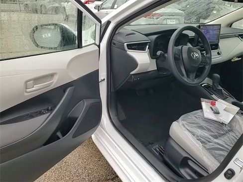 Used 2026 Toyota Corolla LE image 10