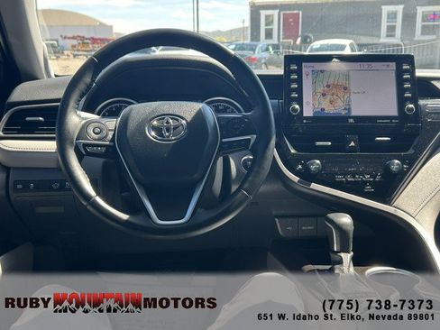 Used 2022 Toyota Camry XLE w/ Navigation Upgrade Package image 12