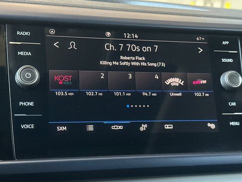 Used 2023 Volkswagen Taos SE w/ Panoramic Sunroof Package FWD image 18