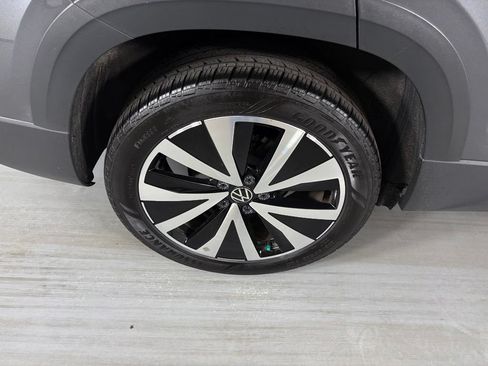 Used 2024 Volkswagen Taos SE FWD image 13