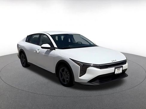 Used 2025 Kia K4 FWD image 3