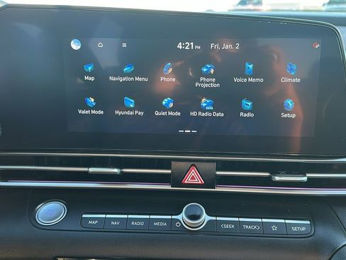 Used 2025 Hyundai Elantra Limited image 24