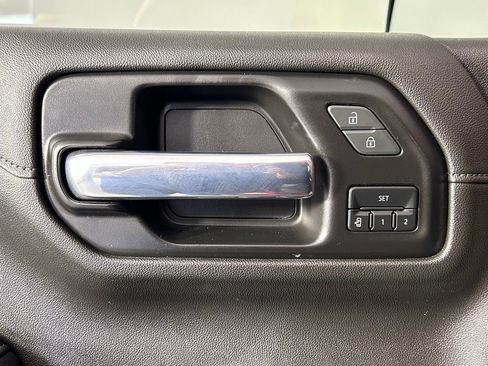 Used 2021 Chevrolet Silverado 1500 LTZ AWD/4WD image 34