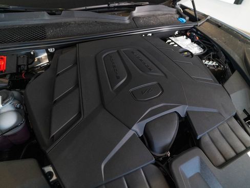 New 2025 Porsche Cayenne Coupe image 42