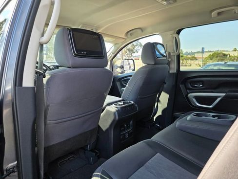 Used 2022 Nissan Titan SV w/ SV Convenience Package image 17