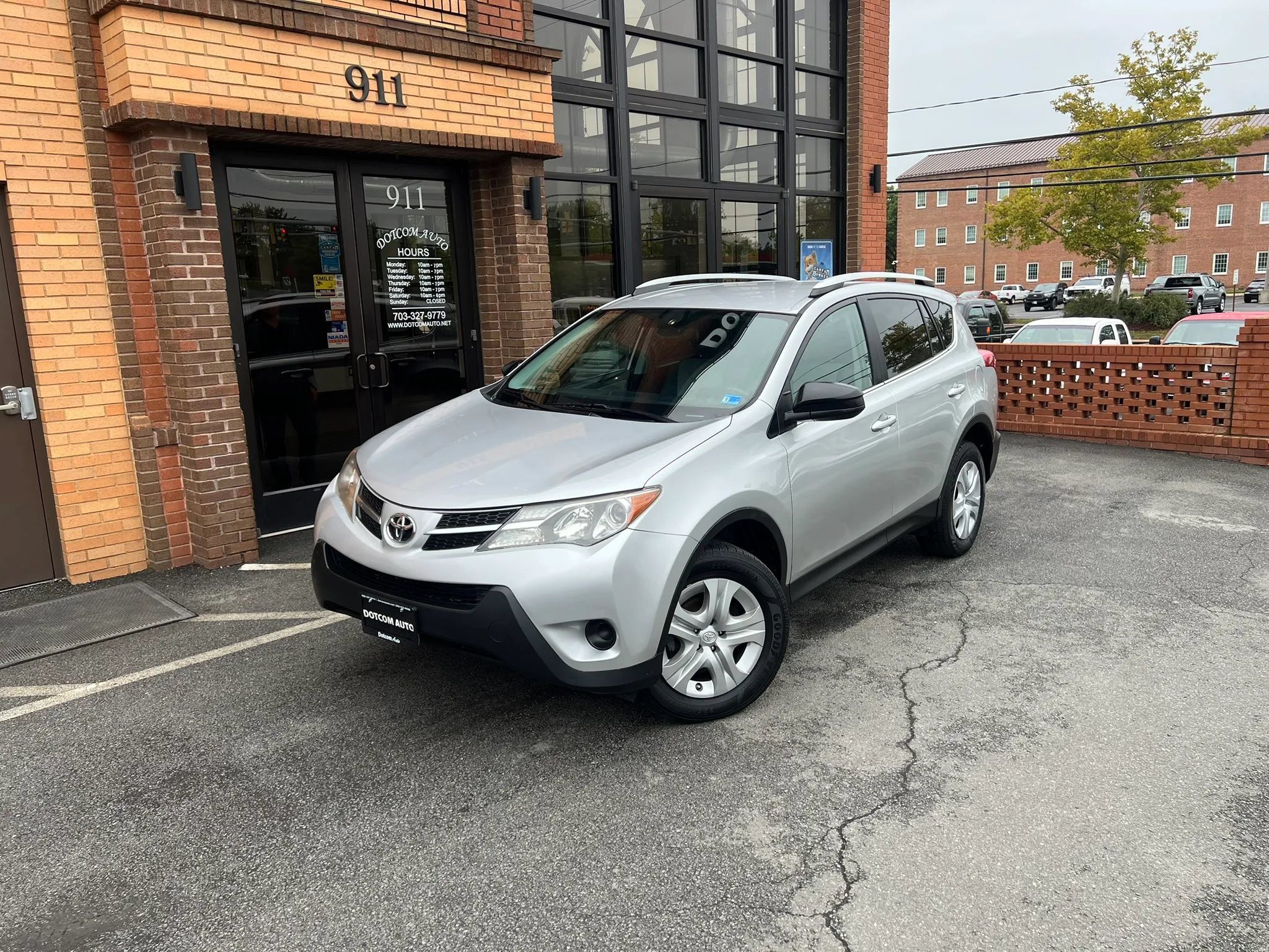 Used 2015 Toyota RAV4 LE AWD/4WD image 1