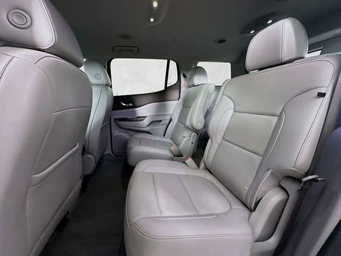 Used 2023 GMC Acadia SLT w/ Preferred Package image 14