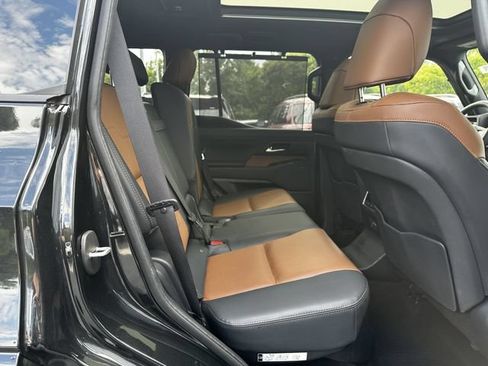 Used 2024 Lexus GX 550 w/ Accessory Package (Z1) AWD/4WD image 36