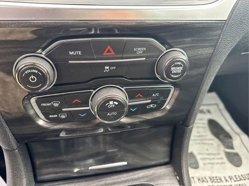 Used 2018 Chrysler 300 Touring w/ Sport Appearance Package image 27