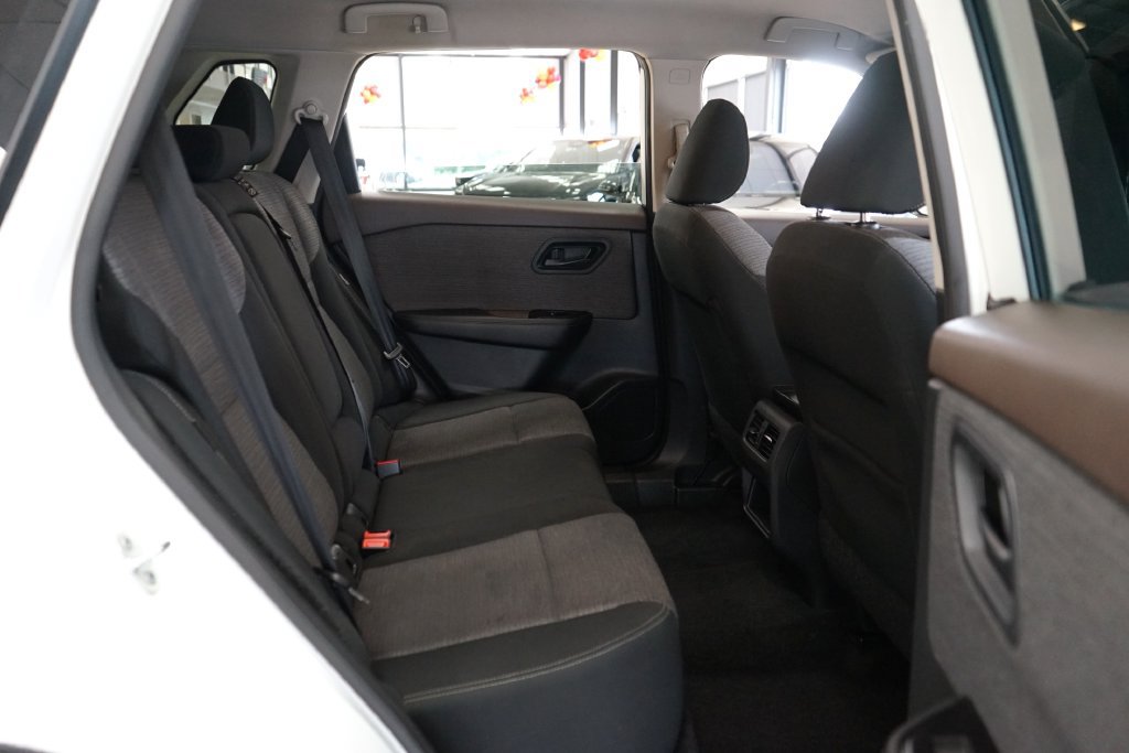 Used 2021 Nissan Rogue S AWD/4WD image 12