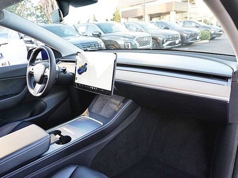 Used 2021 Tesla Model Y Long Range AWD/4WD image 16