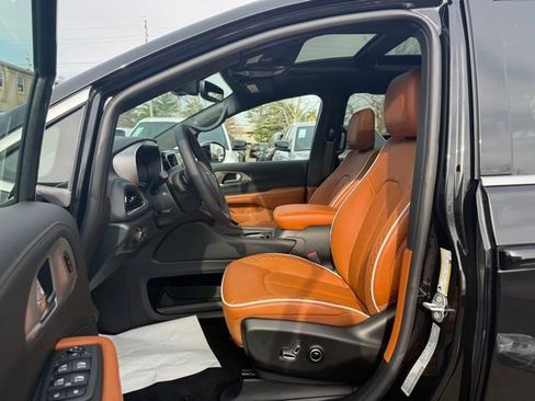 New 2026 Chrysler Pacifica Pinnacle image 22