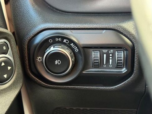 Used 2021 Jeep Wrangler Unlimited Sport image 29