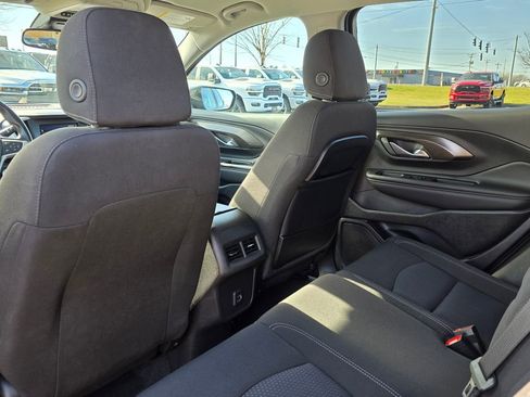 Used 2024 GMC Terrain SLE image 33