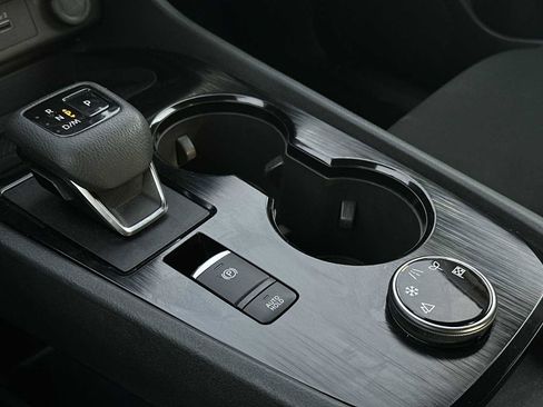 Used 2023 Nissan Rogue S image 19