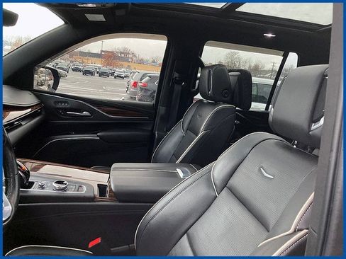 Used 2021 Cadillac Escalade Premium Luxury w/ LPO, Illumination Package image 10
