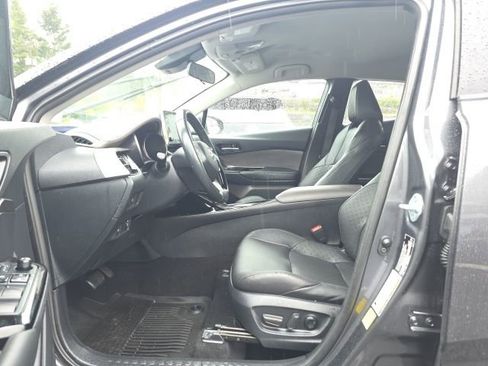 Used 2022 Toyota C-HR Limited FWD image 9
