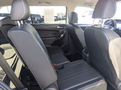 Used 2024 Volkswagen Tiguan SE AWD/4WD image 32