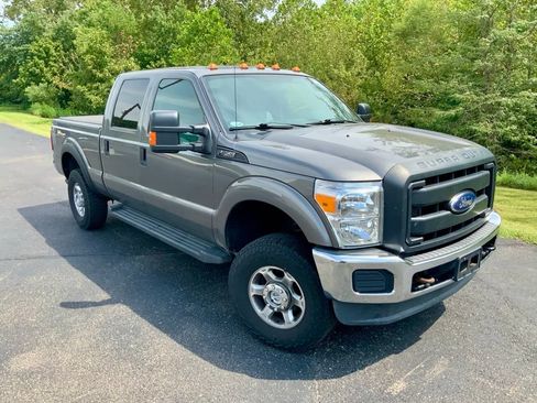Used 2014 Ford F250 XL w/ Power Equipment Group AWD/4WD image 2