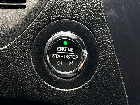 Used 2018 Ford Explorer XLT w/ Equipment Group 202A AWD/4WD image 23