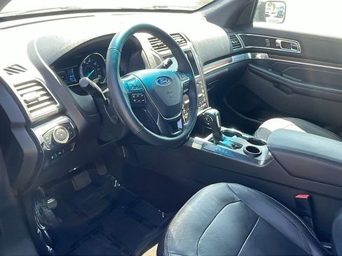 Used 2019 Ford Explorer Limited w/ Class III Trailer Tow Package FWD image 10