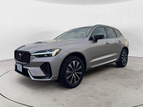 Certified 2025 Volvo XC60 B5 Plus image 2
