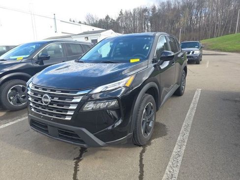 Used 2024 Nissan Rogue SV image 8