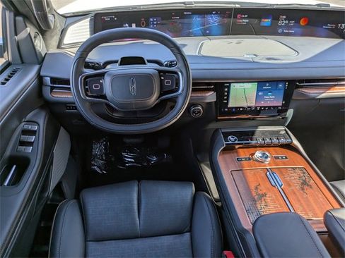 New 2025 Lincoln Navigator Black Label image 16