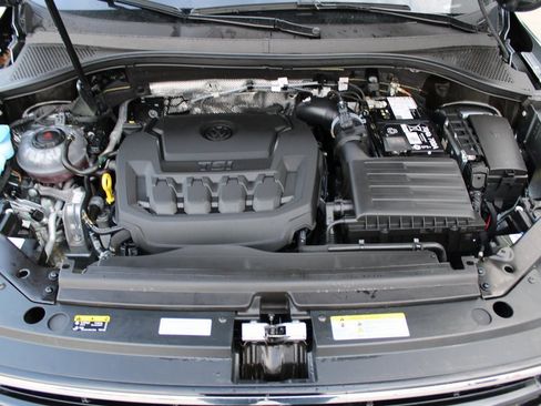 Certified 2024 Volkswagen Tiguan SE R-Line image 31