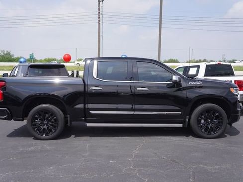 Used 2022 Chevrolet Silverado 1500 High Country w/ High Country Premium Package AWD/4WD image 5