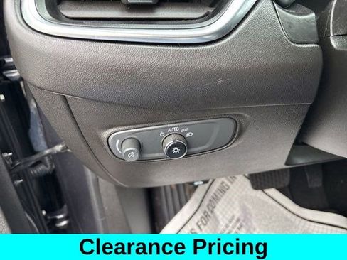 Used 2022 Chevrolet Equinox LT w/ Driver Convenience Package image 19