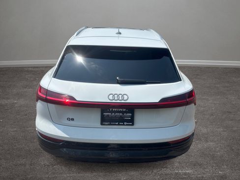 Used 2024 Audi Q8 e-tron Premium Plus w/ Premium Plus Package image 31