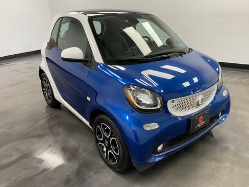Used 2017 smart fortwo Prime RWD image 8