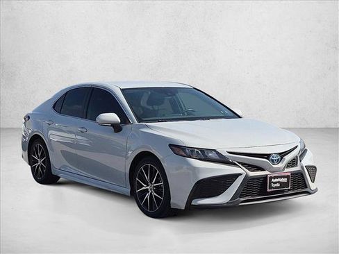 Certified 2023 Toyota Camry SE w/ Cold Weather Package FWD image 3