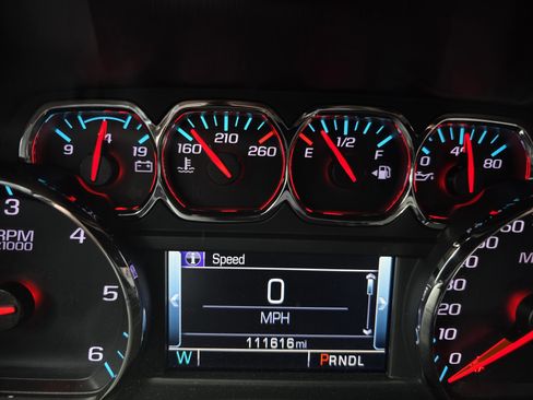 Used 2018 Chevrolet Suburban LT w/ Luxury Package image 16