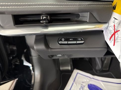 New 2025 Chevrolet Corvette E-Ray image 15