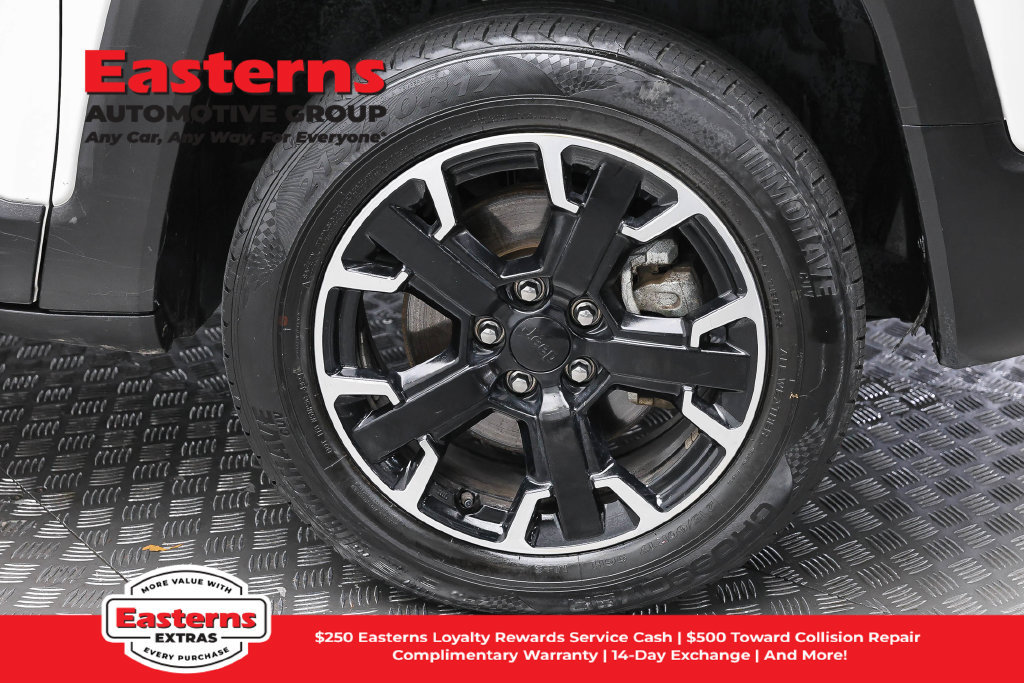 Used 2023 Jeep Renegade Trailhawk AWD/4WD image 32