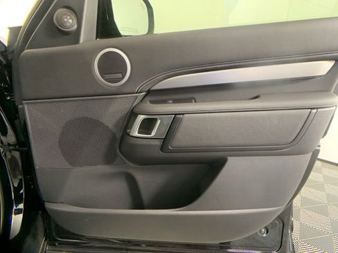 Used 2025 Land Rover Discovery Dynamic SE image 32