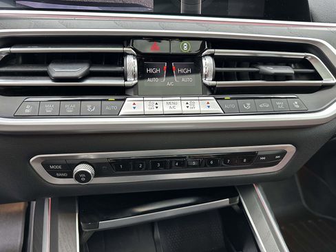 Used 2022 BMW X7 xDrive40i w/ Premium Package image 31