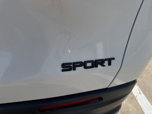 Used 2025 Honda HR-V Sport image 8