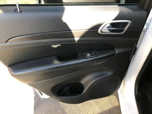 Used 2015 Jeep Grand Cherokee Altitude image 25