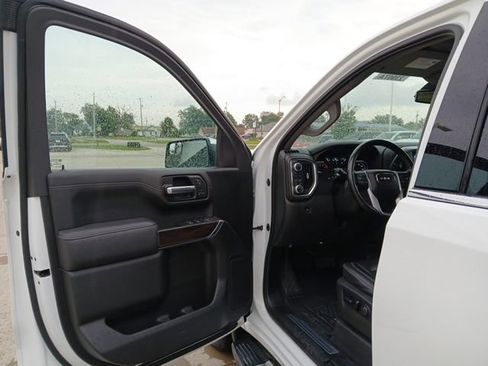 Certified 2020 GMC Sierra 1500 SLT w/ X31 Off-Road Package AWD/4WD image 11