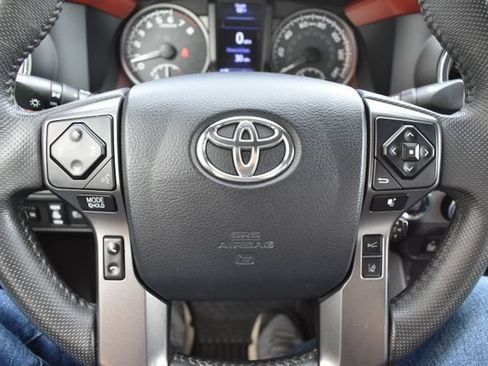 Used 2018 Toyota Tacoma TRD Off-Road w/ Technology Package AWD/4WD image 21